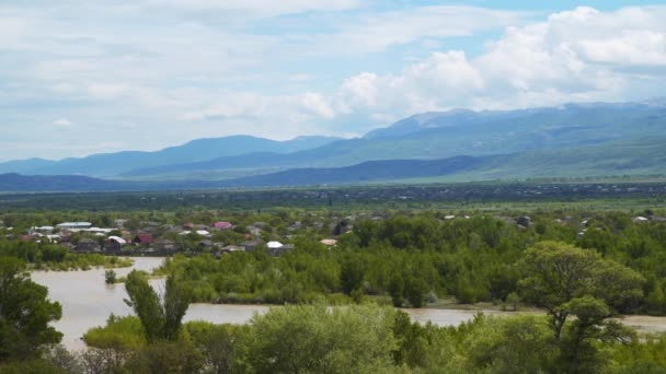 Asentamiento Orillas Del Río Kura Georgia Cerca Ciudad Cueva Uplistsikhe — Vídeos de Stock