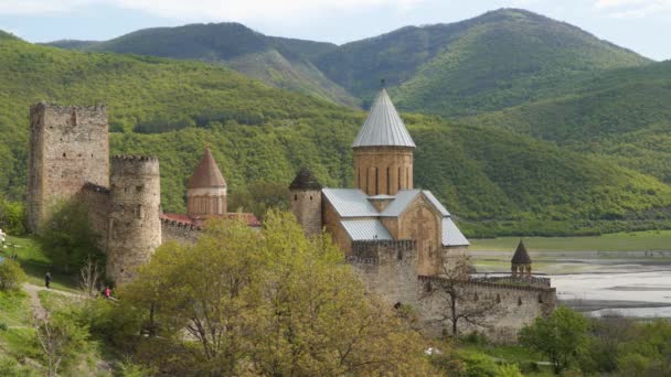 Zamek Ananuri Reprezentuje Wielofunkcyjny Kompleks Architektoniczny Późno Feudalnych Czasów Gruzji — Wideo stockowe
