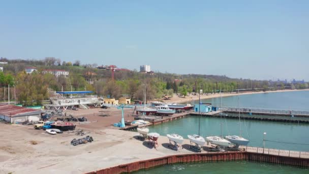 Mariupol Ucrânia Abril 2019 Iates Marina Marítima Cidade Vista Aérea — Vídeo de Stock