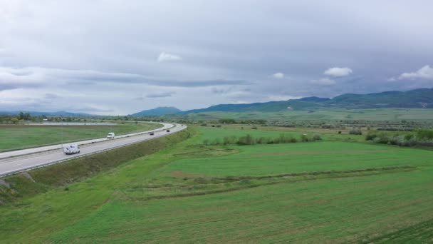 Autopista Valle Montañoso Georgia Nublado Vista Aérea — Vídeos de Stock