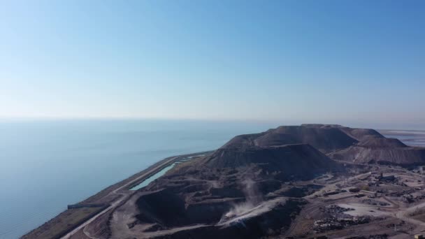 Montagna Scorie Sulla Riva Del Mare Inquinamento Ambientale Vista Aerea — Video Stock