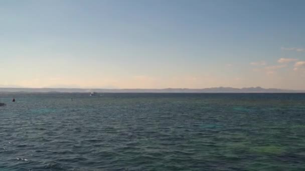 Montañas Costa Del Mar Rojo Egipto Vista Desde Barco Navegando — Vídeo de stock