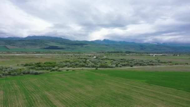 Vista Panorámica Montañas Cubiertas Nubes Clima Nublado Las Montañas Campos — Vídeo de stock