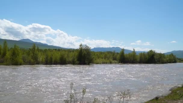 조지아 강이요 Kura 카스피 동쪽으로 코카서스 산맥의 경사면을 흘러내리는 코카서스 — 비디오