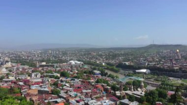 Kuş bakışı bir Tiflis. Tiflis Gürcistan 'ın başkentidir..