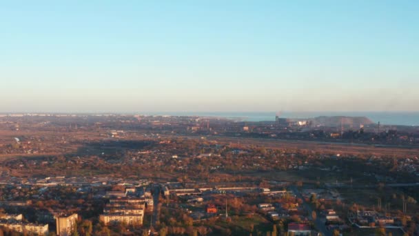 Stad Med Industrianläggningar Från Fågelperspektiv Industristad Vid Solnedgången — Stockvideo