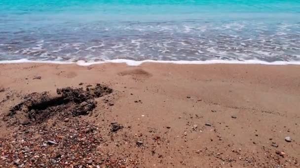 Hermoso horizonte sobre el cuerpo de agua — Vídeos de Stock