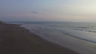 Bir sahil şeridinin insansız hava aracı görüntüleri