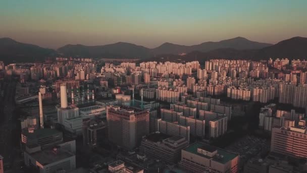 Edifícios no distrito de negócios de uma cidade — Vídeo de Stock