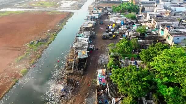 Des images de drones d'une zone frappée par la pauvreté — Video