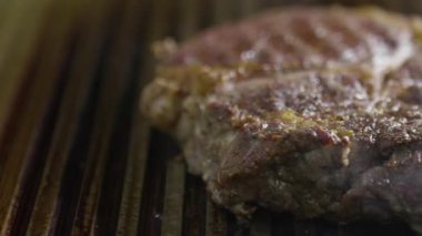 Yakından bakınca nefis ızgara et.