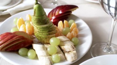 Ve konmuş meyveler.