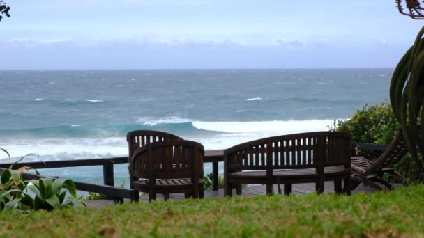 Blick auf das Meer von einem Deck — Stockvideo