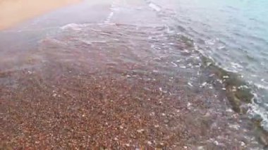 Deniz kıyısında dalgalar