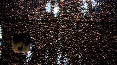 Konserdeki kalabalık.