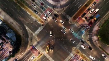 Kesişen yollarda motorlu araçların trafiği