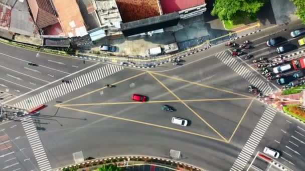 Drönarbilder av bilar på vägen — Stockvideo