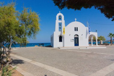 Deniz kıyısı ve plajı, Porto Rafti, Yunanistan, Yaz 2020