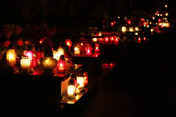 Polonya 'da Azizler Günü' nde Mezarlık