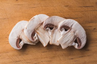 Mantar son derece yakın dilimler.