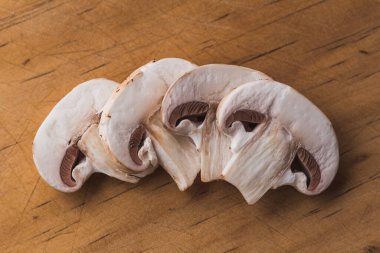 Mantar son derece yakın dilimler.