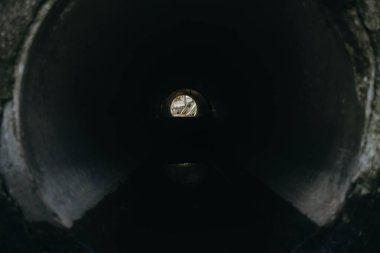 tünel perspektifi merkezli bileşim