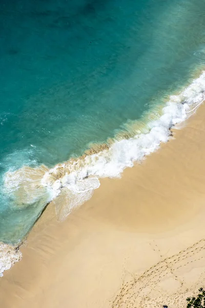 Aerial View Oceanfront Waves Breaking Sandy Beach Ocean Water Tropical — Stock Photo, Image