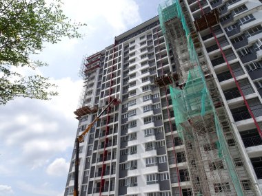 Kuala Lumpur, Malezya-20 Temmuz 2017: modern cephe tasarımı ile yüksek doğmak daire bina inşaatı altında. Daire konut popüler Malezya kentsel alanda. 