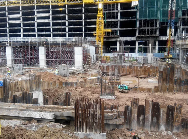 クアラルンプール マレーシア 2016 建築基礎工事の建設現場 表面の下の仕事は工事進行中 — ストック写真