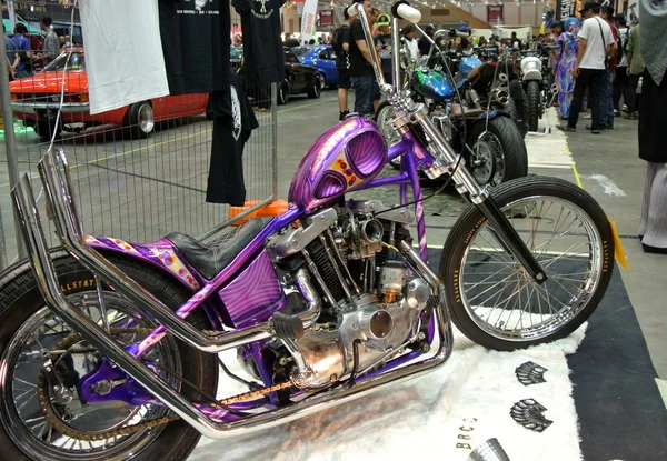 Kuala Lumpur, Malezya-25 Eylül 2016: özel motosiklet. Eski motosiklet modeli kendi tutku ve yaratıcılığın yerine getirmek için Tasarımcısı tarafından özelleştirilmiş. 