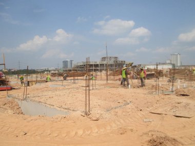 Kuala Lumpur, Malezya - 15 Eylül 2016: Bina Vakfı iş inşaat sahasında. Çalışma yüzeyinin altında inşaat devam eden işi