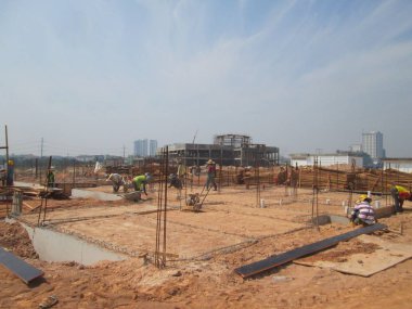 Kuala Lumpur, Malezya - 15 Eylül 2016: Bina Vakfı iş inşaat sahasında. Çalışma yüzeyinin altında inşaat devam eden işi