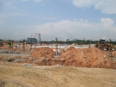 Kuala Lumpur, Malezya - 15 Eylül 2016: Bina Vakfı iş inşaat sahasında. Çalışma yüzeyinin altında inşaat devam eden işi