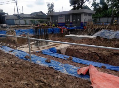 Kuala Lumpur, Malezya - 15 Eylül 2016: Bina Vakfı iş inşaat sahasında. Çalışma yüzeyinin altında inşaat devam eden işi