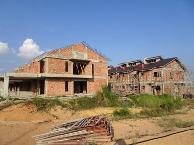 Kuala Lumpur, Malezya-26 Mayıs 2017: teras ev yapım aşamasında Malezya. Modern ve çağdaş tarzı ile bir mimar tarafından tasarlanmış. Tuğla kullanılarak inşa duvar. 