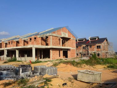 Kuala Lumpur, Malezya-26 Mayıs 2017: teras ev yapım aşamasında Malezya. Modern ve çağdaş tarzı ile bir mimar tarafından tasarlanmış. Tuğla kullanılarak inşa duvar. 