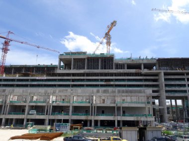 Kuala Lumpur, Malezya-25 Ağustos 2017: gün boyunca Inşaat alanı devam ediyor. Binanın yapısının inşası devam ediyor.