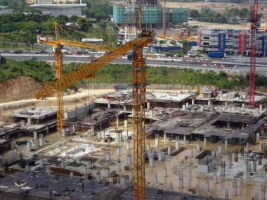 Kuala Lumpur, Malezya-25 Ağustos 2017: gün boyunca Inşaat alanı devam ediyor. Binanın yapısının inşası devam ediyor.