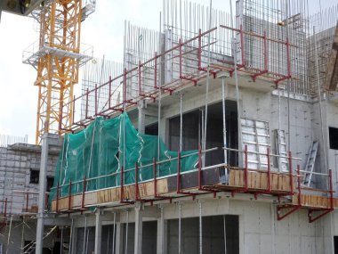 Kuala Lumpur, Malezya-31 Temmuz 2017: yüksek artış kat mülkiyeti veya daire yapım aşamasında. Tasarım modern cephe tasarımı ile tanıttı. Malezya kentsel alanda popüler yüksek doğmak daire. 