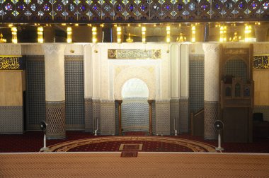 Kuala Lumpur, Malezya 05 Ocak 2015: National Mosque Mescid Negara ve Malezya iç. Kuala Lumpur, Malezya içinde bulunan Camii. 1965 yılında inşa edilmiş ve 15.000 kişi kapasiteli. 