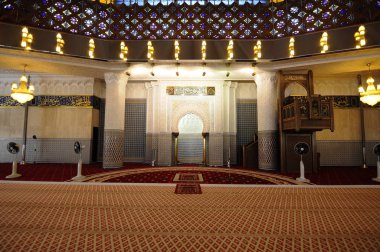 Kuala Lumpur, Malezya 05 Ocak 2015: National Mosque Mescid Negara ve Malezya iç. Kuala Lumpur, Malezya içinde bulunan Camii. 1965 yılında inşa edilmiş ve 15.000 kişi kapasiteli. 