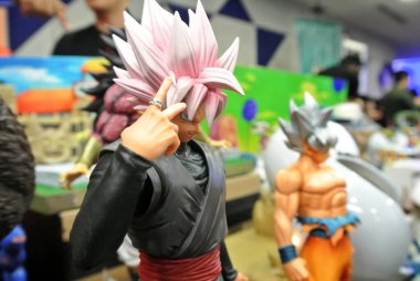 Kuala Lumpur, Malezya-31 Mart 2018: Model ölçek eylem rakamlar karakterleri popüler Japon animasyon dizisi Dragonball. Toplayıcı ve fan tablo görüntüleme. 