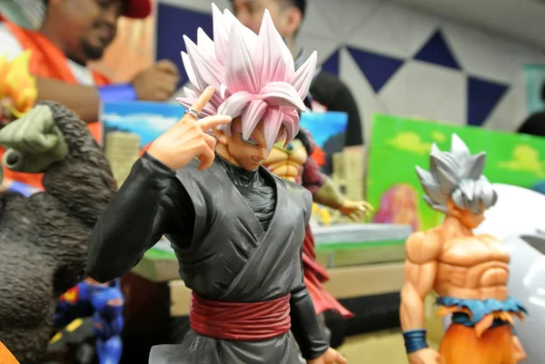 Kuala Lumpur, Malezya-31 Mart 2018: Model ölçek eylem rakamlar karakterleri popüler Japon animasyon dizisi Dragonball. Toplayıcı ve fan tablo görüntüleme. 