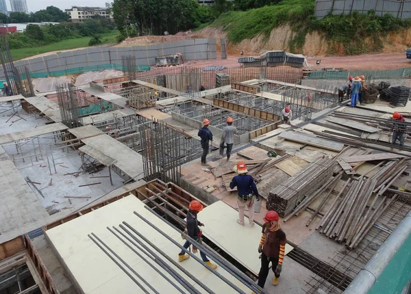 Kuala Lumpur Malasia Julio 2017 Trabajadores Construcción Que Fabrican Barras — Foto de Stock