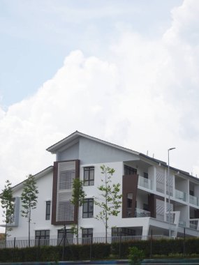 Kuala Lumpur, Malezya-18 Şubat 2018: Çift Kişilik hikaye lüks teras ev içinde Malaysia. Sadece bitmiş ve hareketsiz değil işgal. Modern ve çağdaş tarzı ile mimar tarafından tasarlanan