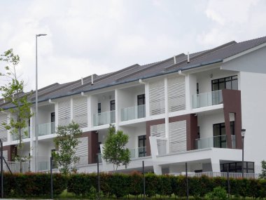 Kuala Lumpur, Malezya-18 Şubat 2018: Çift Kişilik hikaye lüks teras ev içinde Malaysia. Sadece bitmiş ve hareketsiz değil işgal. Modern ve çağdaş tarzı ile mimar tarafından tasarlanan