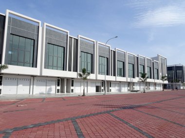 Kuala Lumpur, Malezya - 04 Şubat 2017: Çift Kişilik hikaye Teras salonu çok cephe ticari alanda. Güzel tasarım ile alıcı ve müşteri çekmek için tasarlanmış salonu çok cephe.  