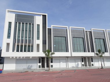 Kuala Lumpur, Malezya - 04 Şubat 2017: Çift Kişilik hikaye Teras salonu çok cephe ticari alanda. Güzel tasarım ile alıcı ve müşteri çekmek için tasarlanmış salonu çok cephe.  