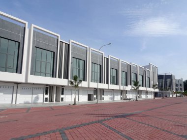 Kuala Lumpur, Malezya - 04 Şubat 2017: Çift Kişilik hikaye Teras salonu çok cephe ticari alanda. Güzel tasarım ile alıcı ve müşteri çekmek için tasarlanmış salonu çok cephe.  