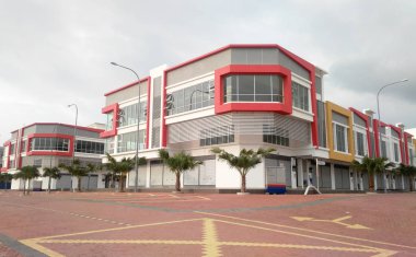 Kuala Lumpur, Malezya - 04 Şubat 2017: Çift Kişilik hikaye Teras salonu çok cephe ticari alanda. Güzel tasarım ile alıcı ve müşteri çekmek için tasarlanmış salonu çok cephe.  